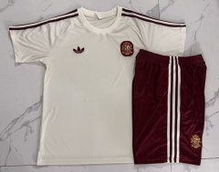 26-27 Spain Beige Short-Sleeved Thailand Soccer Tracksuit-815 26-27 Spain Beige Short-Sleeved Thailand Soccer Tracksuit-815